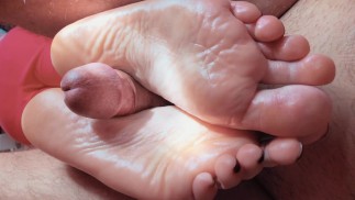 Pieds d’ado parfaits solejob sperme massif | Footjob semelles long orteils adoration