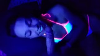 Je me suis réveillé pour faire face à une baise et une éjaculation