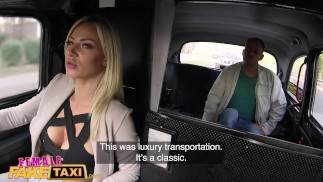 Žena Falešné Taxi Blonďatá kráska šuká svého spolujezdce