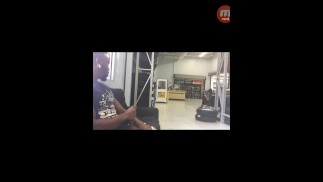 Duriel Hines - Bij Walmart wachten op een oliewissel