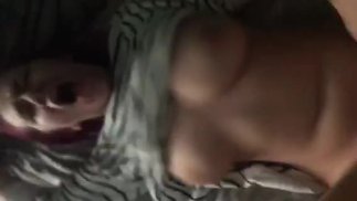 10代の女の子がディックを吸って取る