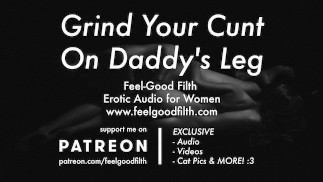 Broyez votre chatte sur la jambe de papa (audio érotique pour les femmes)