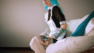 私の女子高生は私をからかう