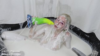 APERÇU GRATUIT v427 Queen Of Cum Bath Bukkake Gangbang