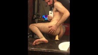 Mezelf neuken met een grote dildo