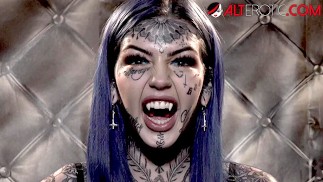 HO HUNTERS - Getatoeëerde geest Amber Luke wil neuken