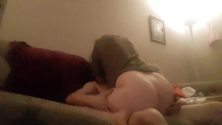 Mamuśka na górze kurwa tatuś ciężko!! Gruby tyłek podskakuje wszędzie!