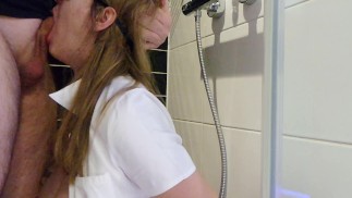 Uległa Amatorska Mamuśka Niechlujne Głębokie Gardło Z Wytryskiem