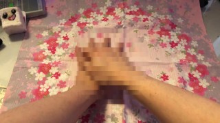 自分の手を握って自己愛を練習する(CENSORED)