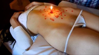 sexy dívka nahý břišní vosk mučení pupík hrát velký zadek horké břicho punč mučení