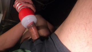 Masturbacja kutasa, który stał się gingin z tengą