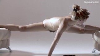 Ruská horká chlupatá gymnastka Rita Mochalkina