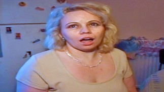 Sehr geile Hausfrau Julie