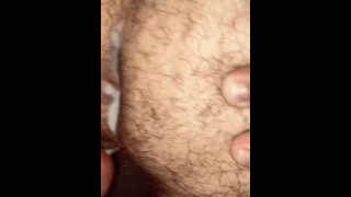 Sperma auf das Loch des Freundes
