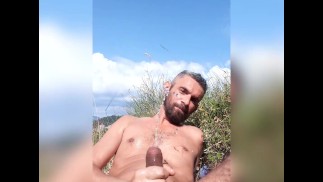 OUTDOOR JERKIN' OF, CUMSHOT EN PISS