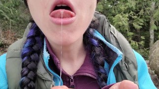 Böse Wanderin Zeigt Ihr Unordentliches Höschen