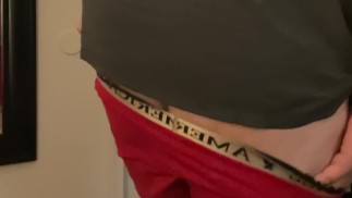 Tlustý tloušť odhazuje spodní prádlo před kamerou!