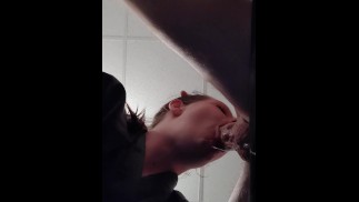 Esprimi throatfuck e throatpie per testare la mia nuova tecnica di gola