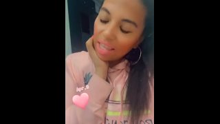 Grote natuurlijke fluffy 36DDs tieten verrassing van een cumdoll