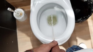 Poszedłem do toalety i oddałem mocz