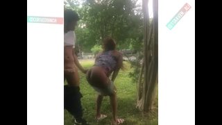ОН ЗАПИХНУЛ МОЮ МАЛЕНЬКУЮ ДЫРОЧКУ СНАРУЖИ, ЛЮДИ СМОТРЕЛИ И ВСЕ ТАКОЕ 🍑💦🍑💦