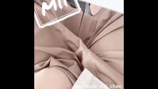 Hentai OL die pantieloze masturbatie doet op kantoor