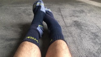 Powrót z pracy prosto do domu do wąchania moich skarpetek i uwielbienia moich własnych spoconych, smacznych stóp - MANLYFOOT 🤤 🧦