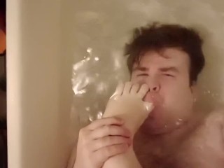 Артем сосет сам себе дрочит ногами лижет ноги self Suck Autofellatio self Footjob