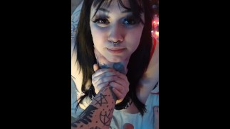 Naughty babe bouchée de sperme 