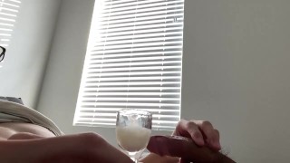 Carico di una settimana / Cumming in un bicchiere