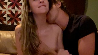 茶髪ロングの美人な彼女の性感帯を刺激して手コキしてもらう