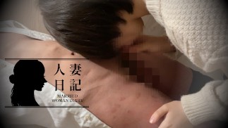 [Married woman diary] Order a blowjob to a married woman in the public restroom Deep Throating