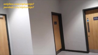 公共Gym Fuckシャワールームで私を