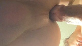Gros plan creampie dans le trou serré de mon copain salope