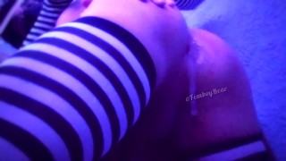 Femboy Ohnutý Nad Cum Do Zadku