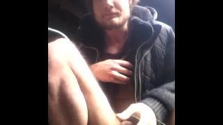 Se branle à la vue des voisins et jouit
