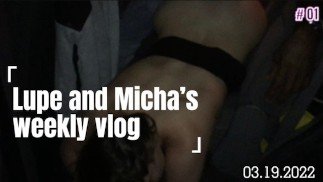 Hotwife v prdeli bez sedla v zadní části SUV