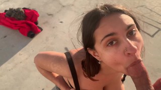 Malibuとツバメで公共のFace Fucking Bustyインド人
