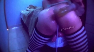 Hot Femboy Gushing Sperma aus seinem Loch