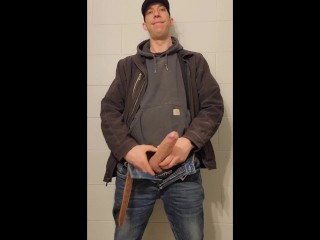 Johnholmesjunior Dopo Il Lavoro Si Masturba Da Solo Con un Enorme Carico Di Sperma