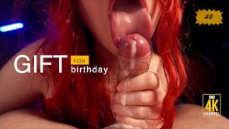 Sensuele kwijlende pijpbeurt en sperma in mond voor verjaardag
