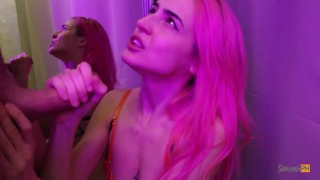 V prdeli jeho penis plný spermatu u mého obličeje