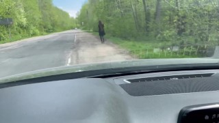 私は道で美しい売春婦を借りた。車の中で彼女を犯し、彼女の中で中出ししました。DanaKiss