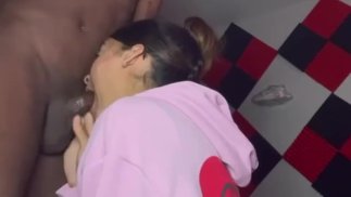 Ładna buzia ssie mnie