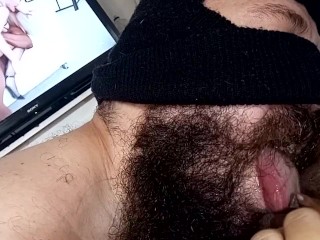 ポルノで👅💦💦💦🥵アナルdpを見ている彼女の口の中で女兼しながら猫を吸う寝取られ
