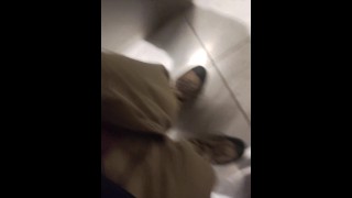 业余/个人视频：我要投票和手淫......然后我一看到人就惊慌失措！
