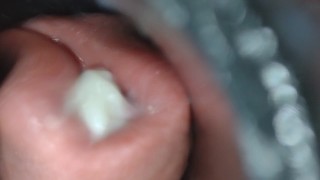 2 小时真空吸尘器的最后 6 分钟会从他身上吸出精液和精液