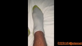 DE KEREL TOONT ​​ZIJN ZWETTE VOETEN NA DE GYMUS
