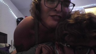 Sissy manžel bere to těžké z roztomilé sexy Tgirl
