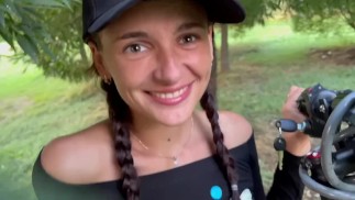 Nastoletnia nimfa uwiodła faceta i zaprosiła go na wizytę analną